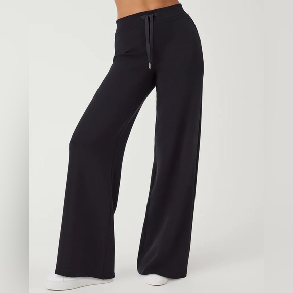 SPANX Pants - Spanx Air Essentials The Wide Leg Pants in Black, size XS Tall